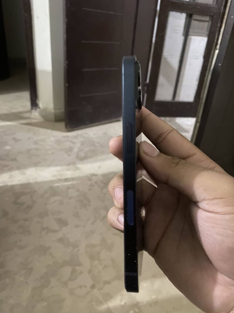 Apple iPhone 13 5