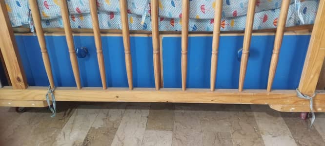 baby cot urgent sale only few days used with mtres