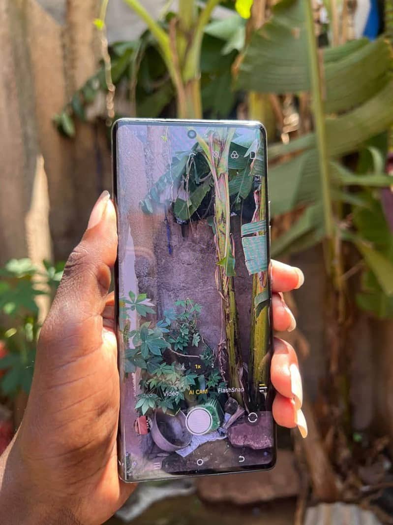 Tecno camon 40pro 0