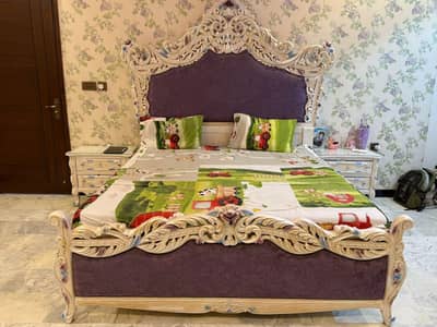 Charioti style bed and Dressing tab