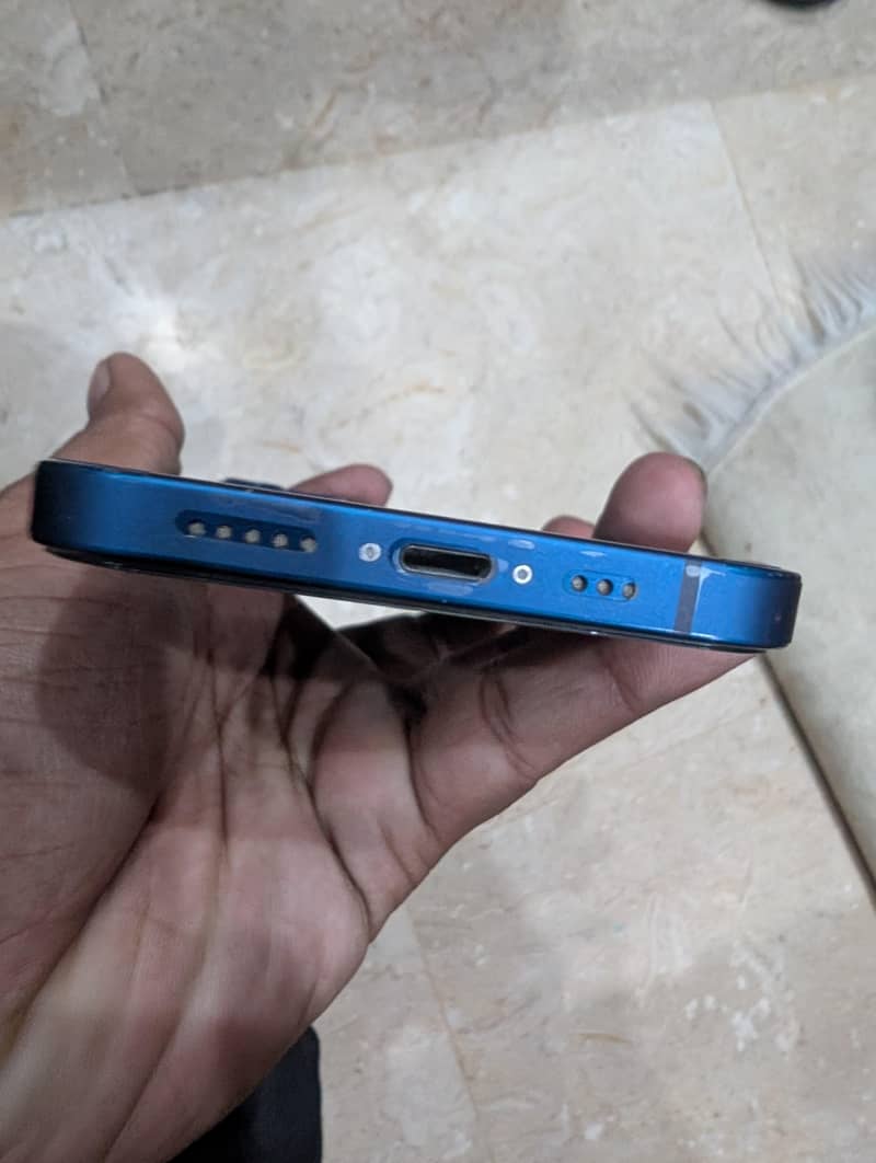 Apple iPhone 12 4