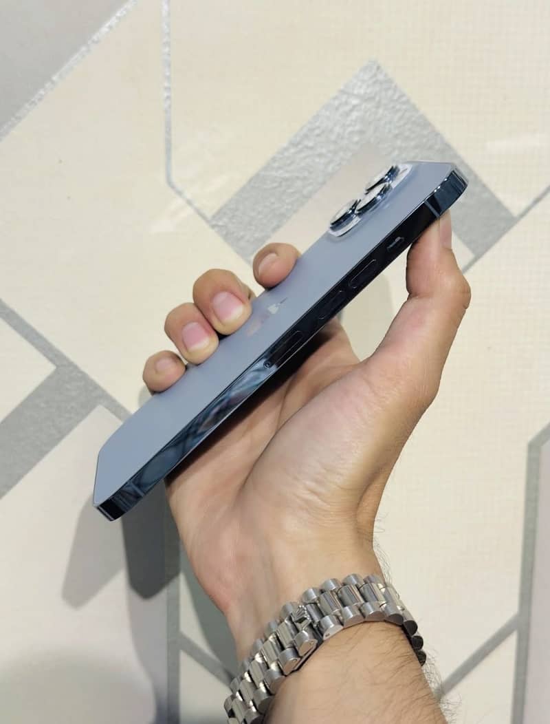 Apple iPhone 13 Pro 1