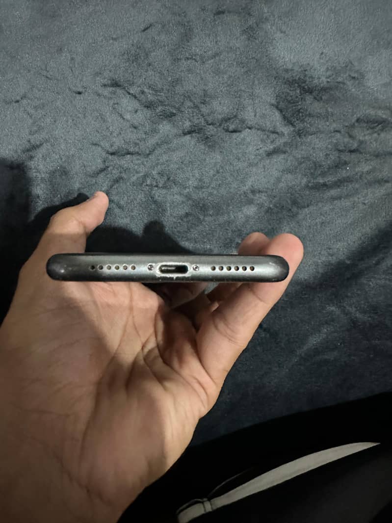 Apple iPhone 11 3