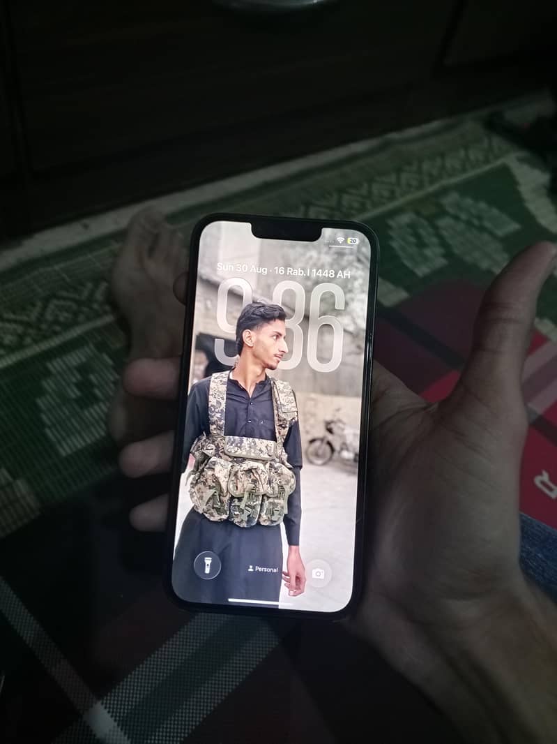 Apple iPhone 13 0
