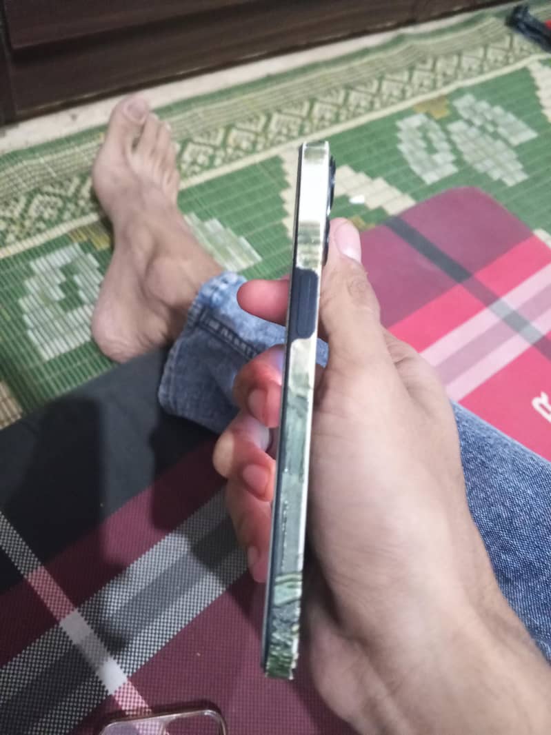 Apple iPhone 13 1