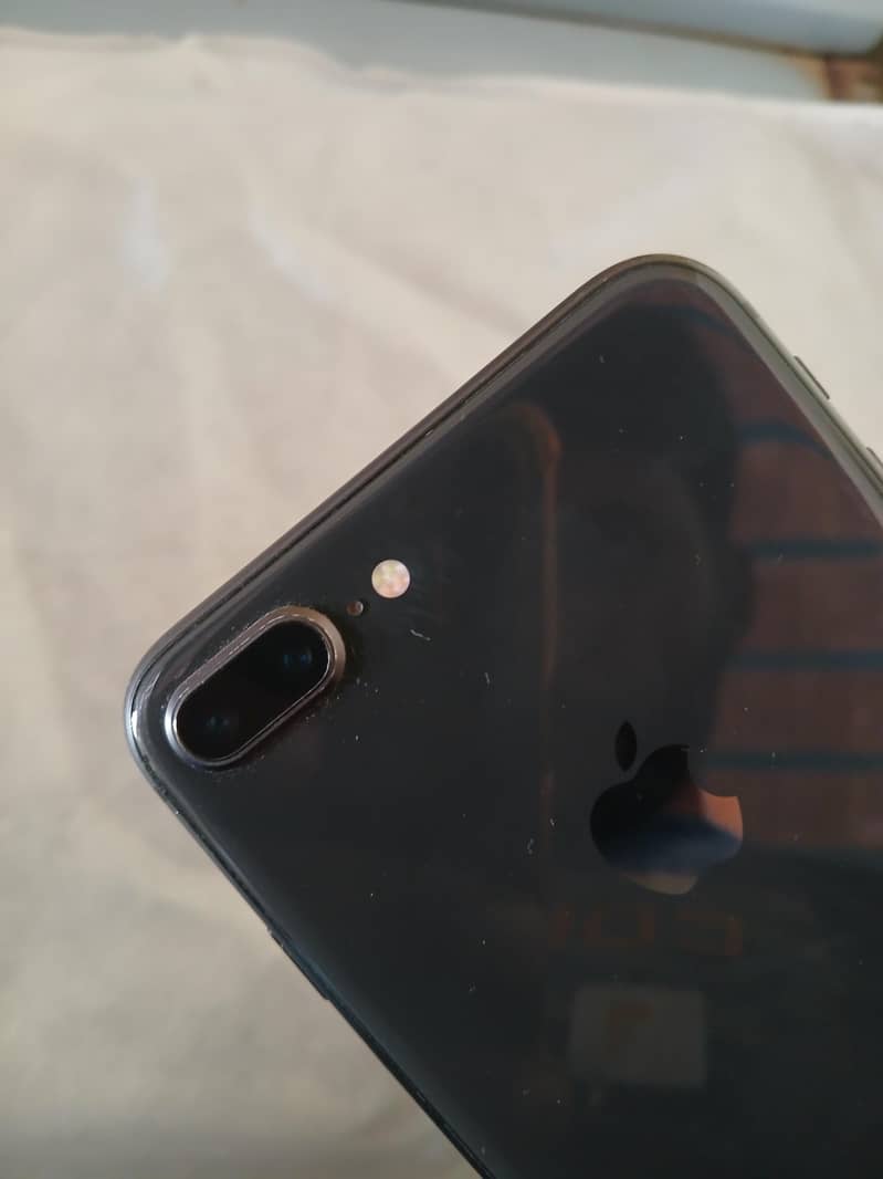 Apple iPhone 8 Plus 0