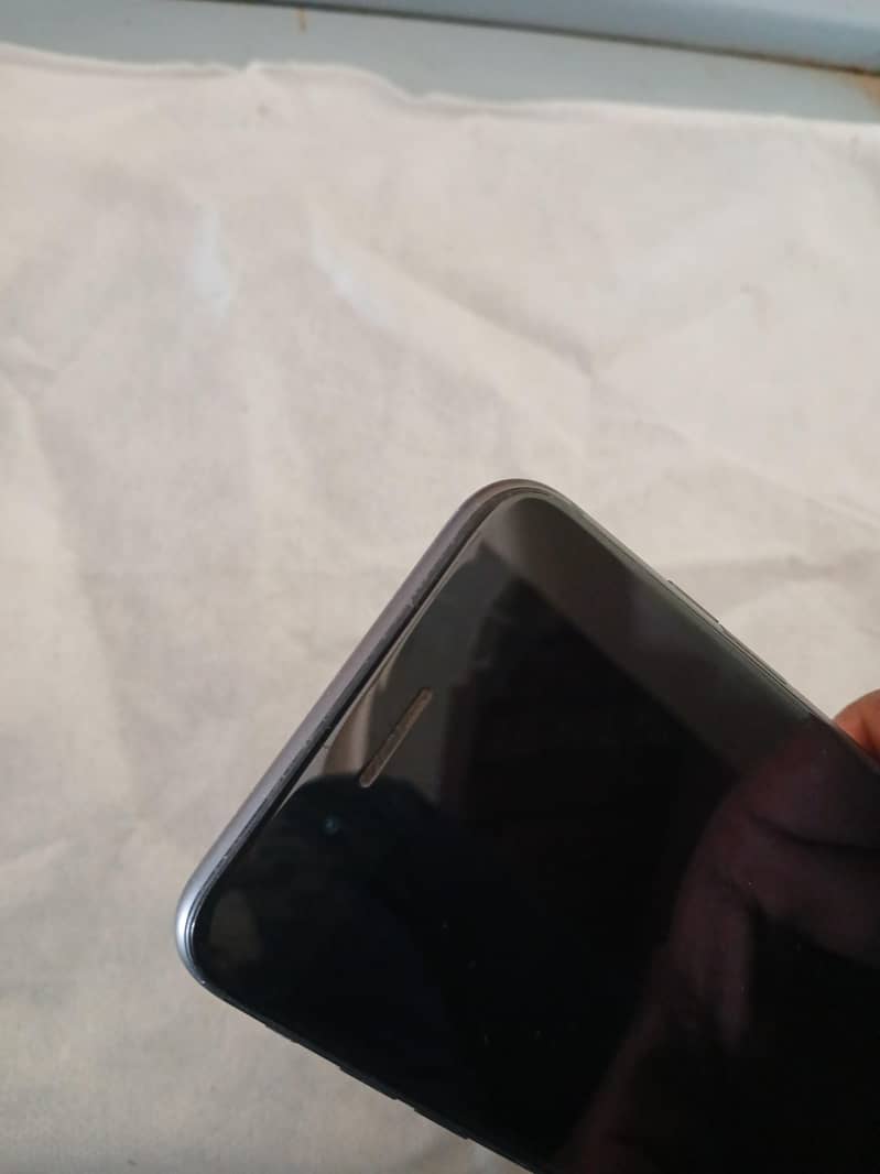 Apple iPhone 8 Plus 3