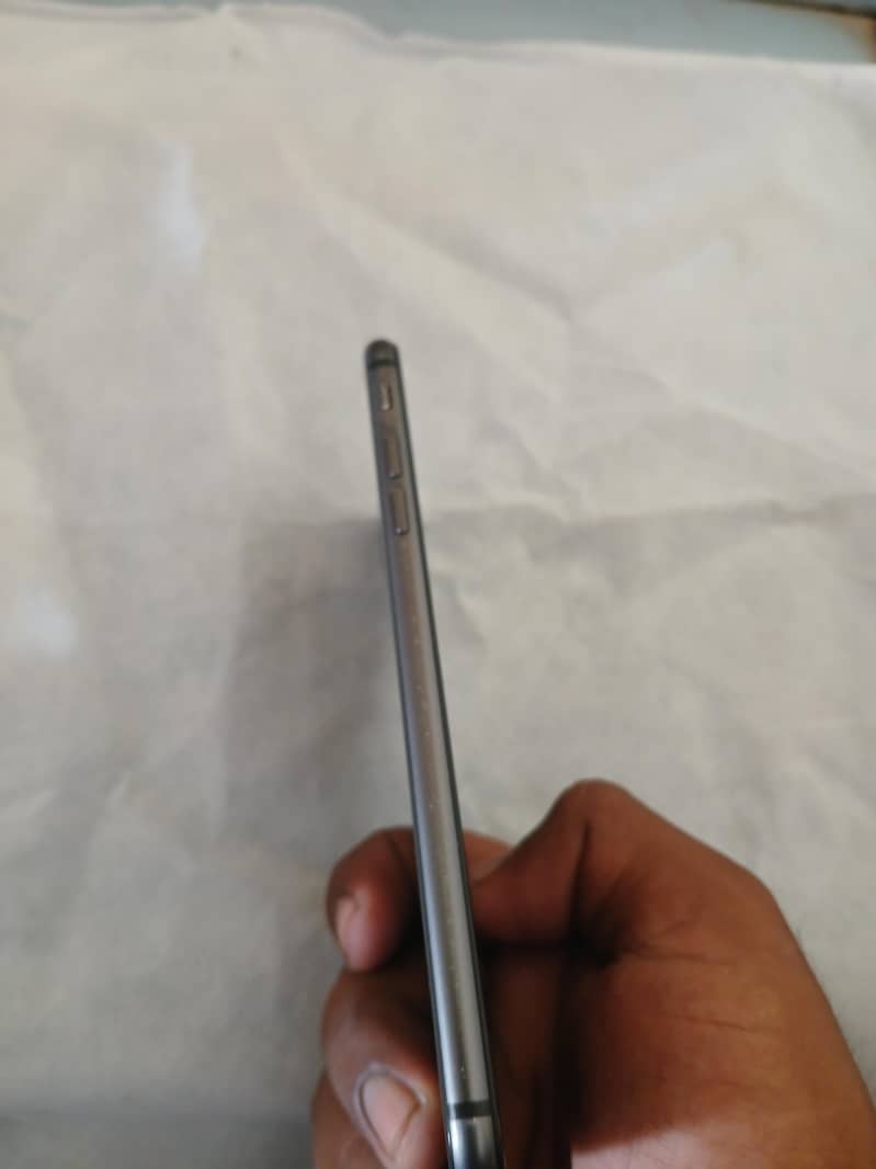 Apple iPhone 8 Plus 4