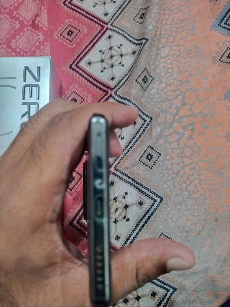 Infinix Zero 40 4
