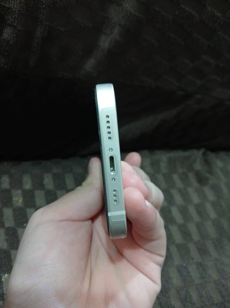 Apple iPhone 14 4