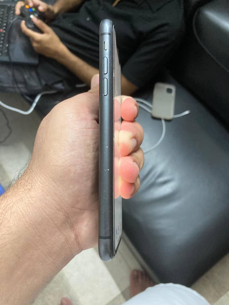 Apple iPhone 11 3