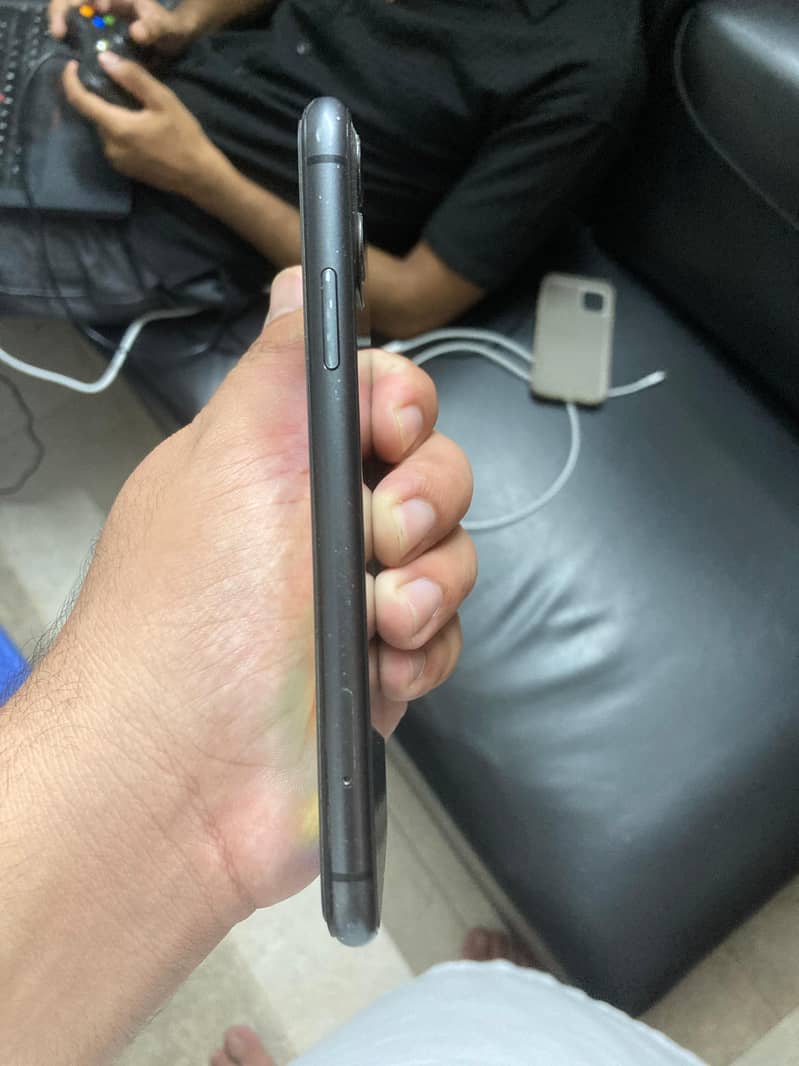 Apple iPhone 11 4