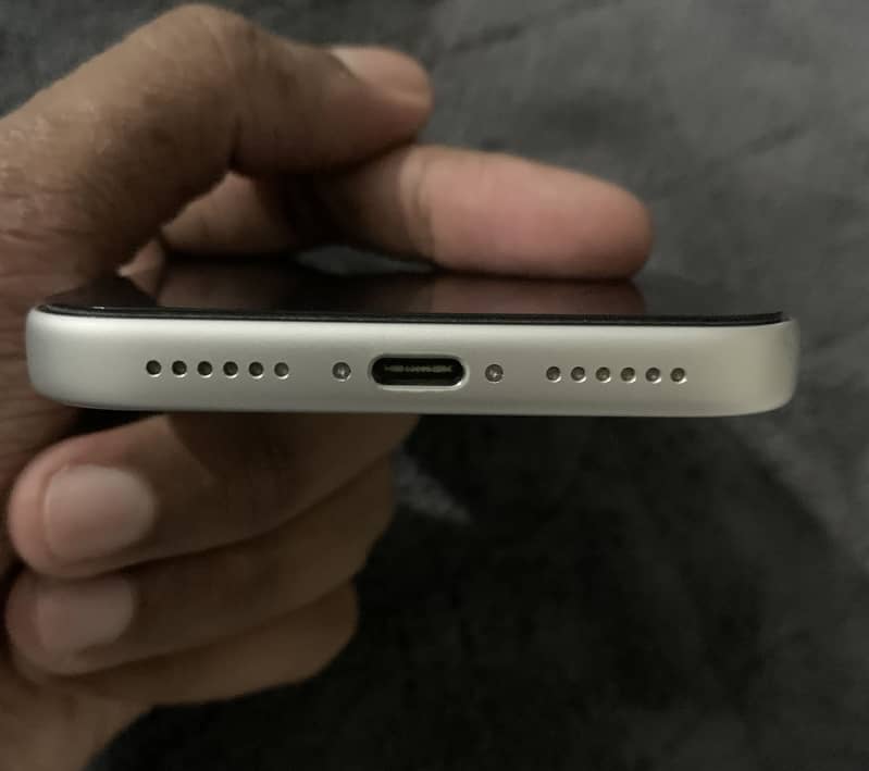Apple iPhone 17 Pro Max 4