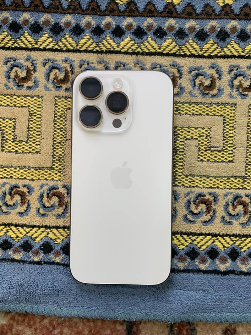 Apple iPhone 16 Pro 0