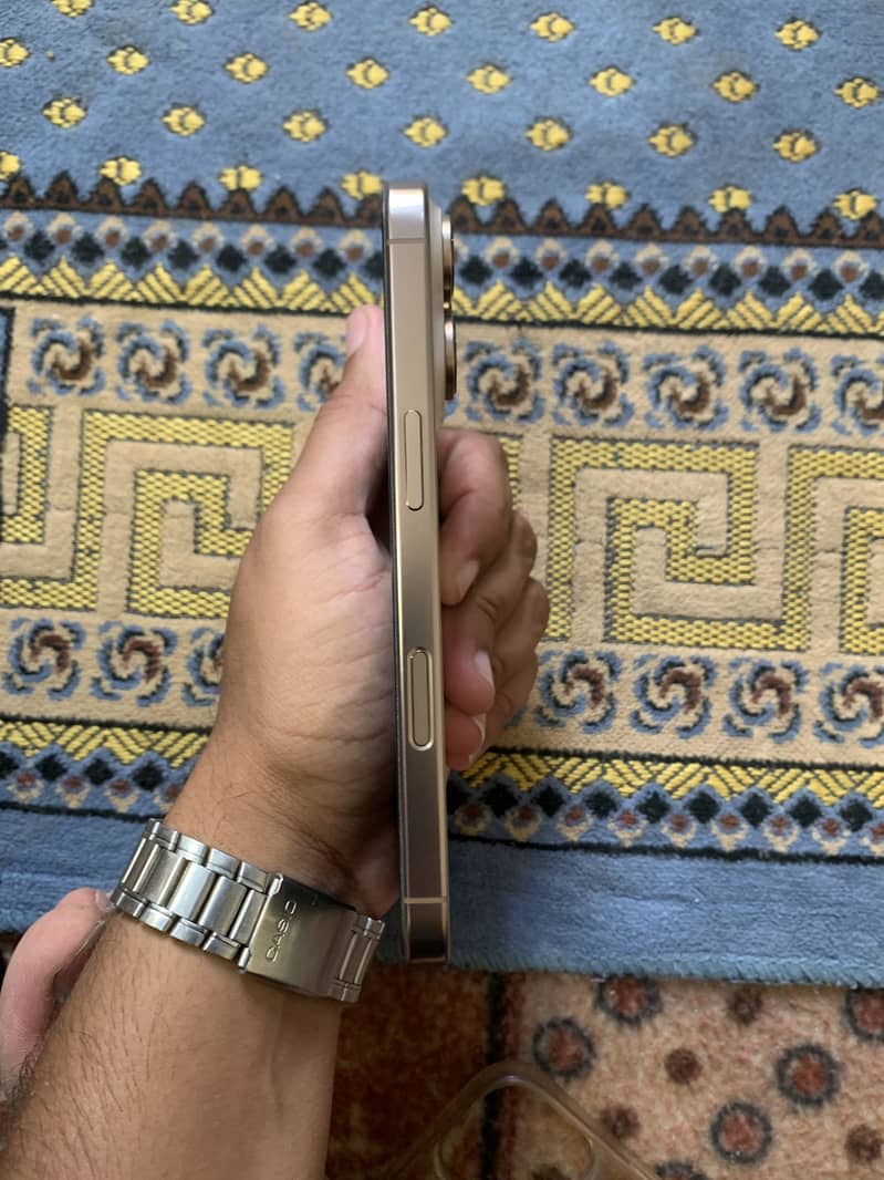 Apple iPhone 16 Pro 6