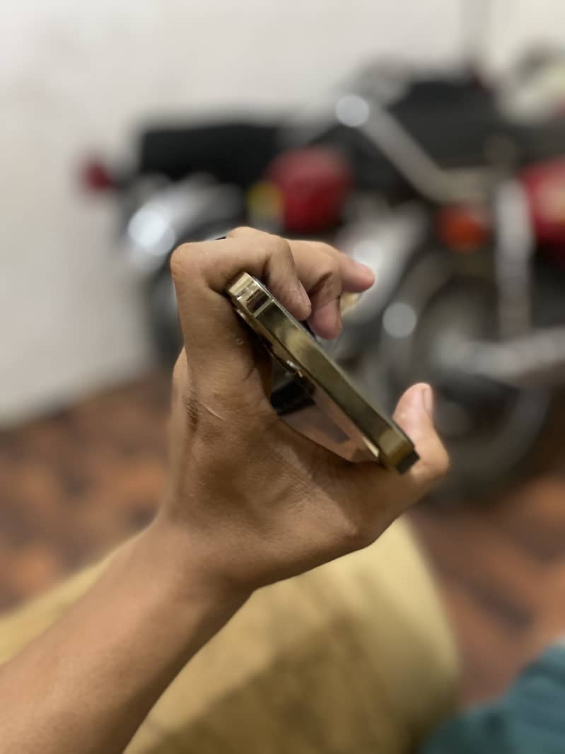 Apple iPhone 11 4