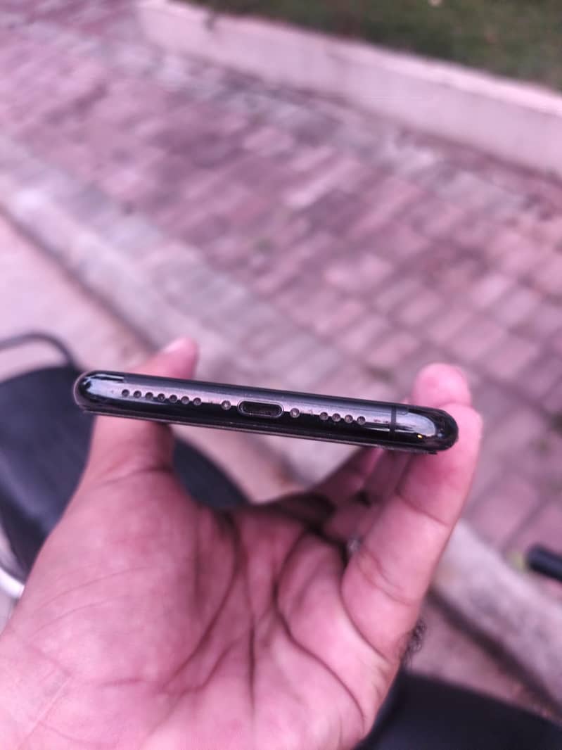 Apple iPhone 11 Pro Max 3