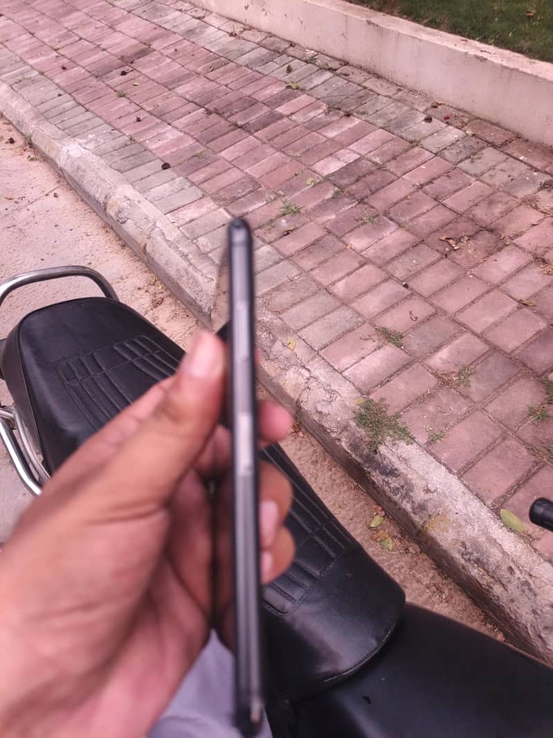 Apple iPhone 11 Pro Max 5