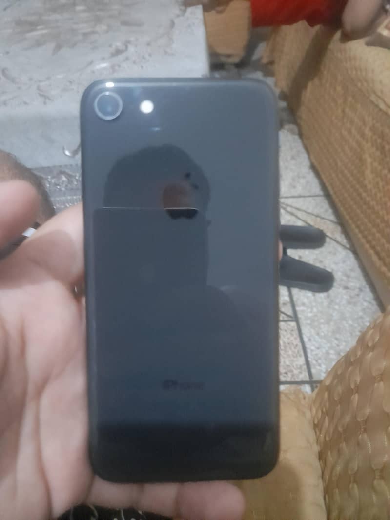 Apple iPhone 8 1