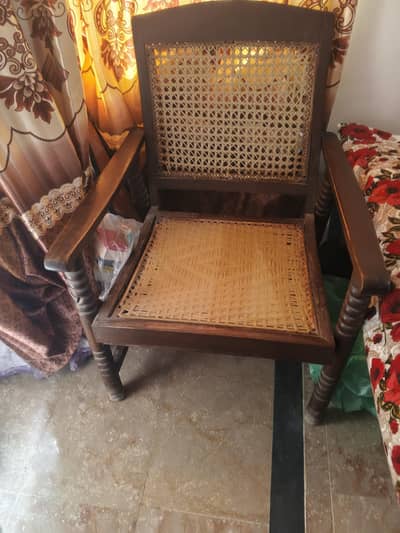 4 Adad Chairs Solid Frame