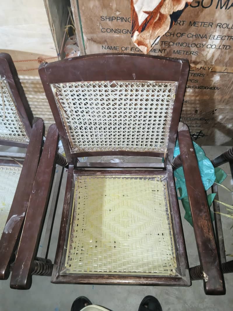 4 Adad Chairs Solid Frame 2