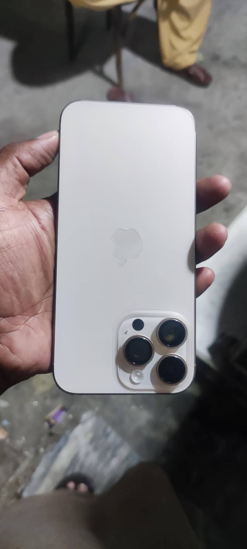 Apple iPhone 16 Pro Max 2