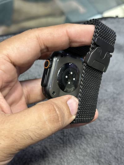 Apple watch Ultra 2 49mm Black Titanium Case Milanese Loop