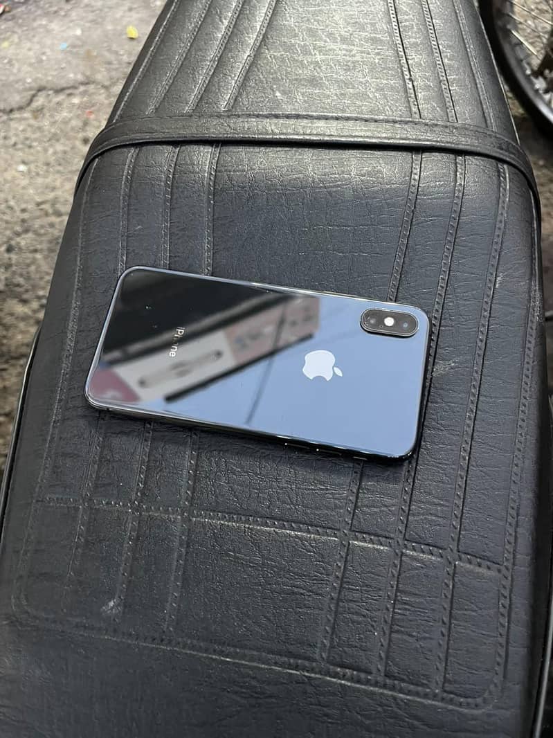 Apple iPhone XS 1