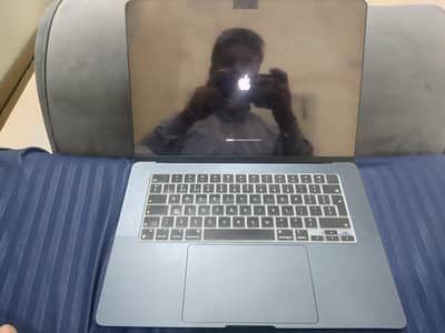 APPLE Macbook Air 15 inches