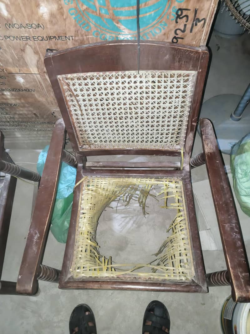 4 Adad Chairs Solid Frame 3