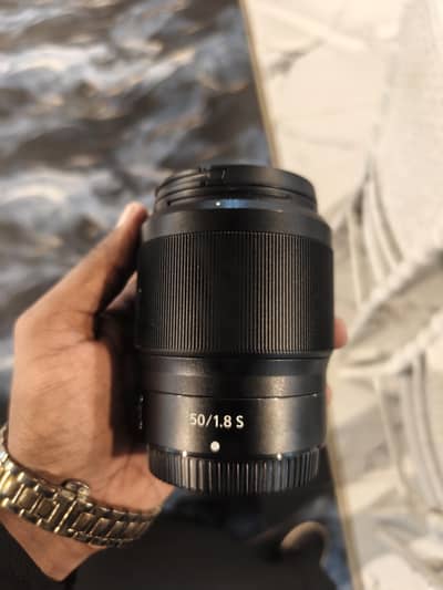 Nikkor 50mm 1.8s with box