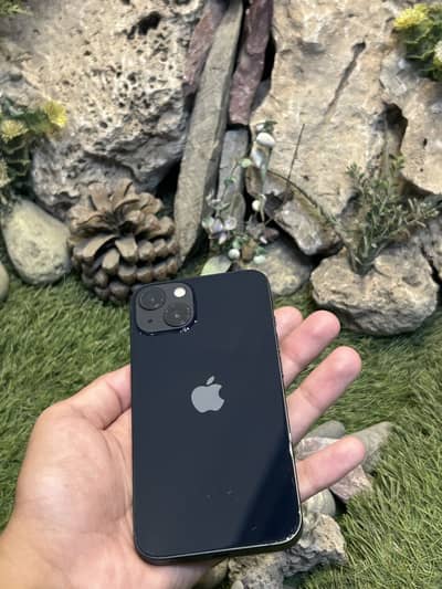 Apple iPhone 13 *official warranty available*
