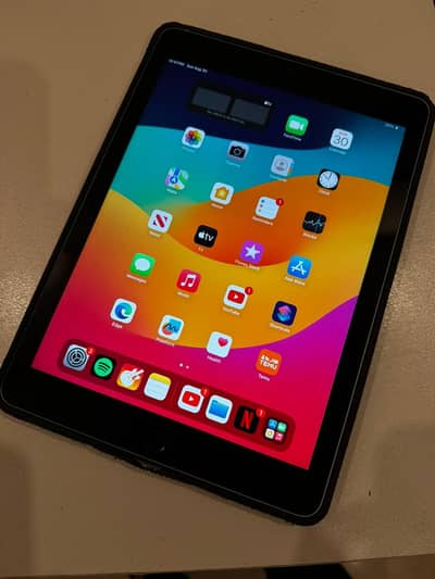 Apple Ipad 6th Generation 10/10 condition