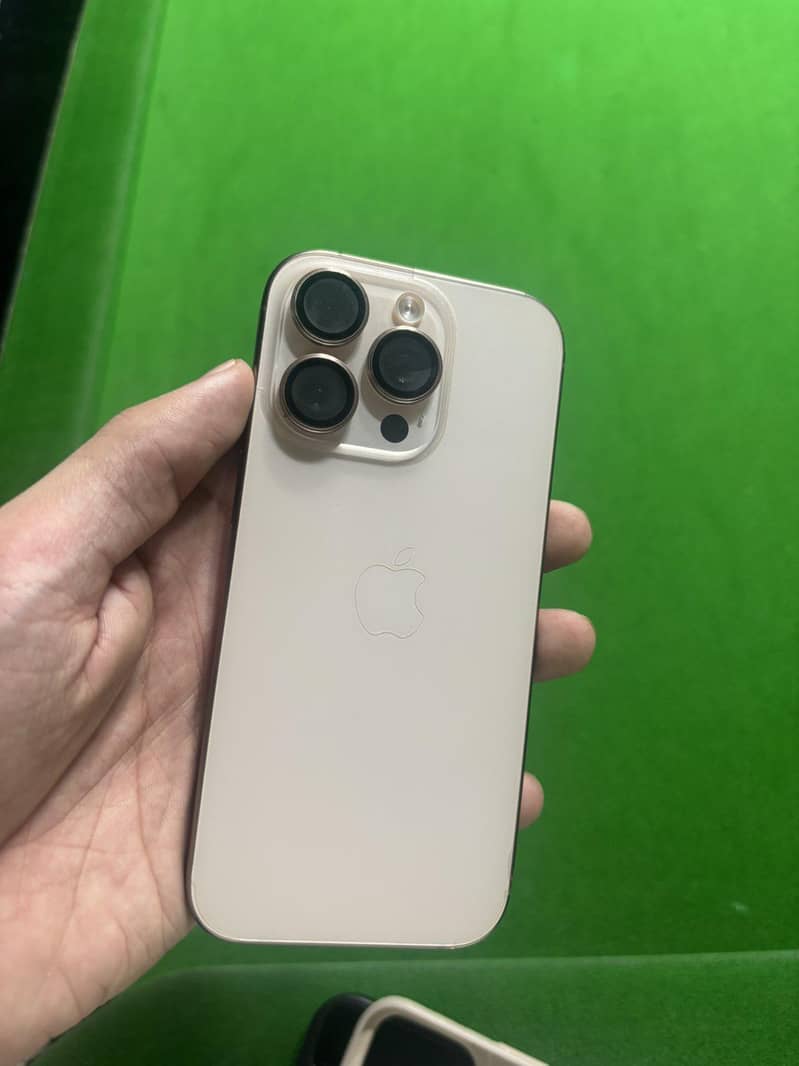 Apple iPhone 16 Pro 0