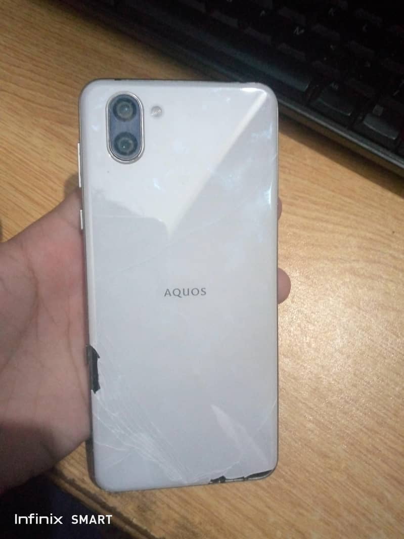 Sharp Aquos R3 1