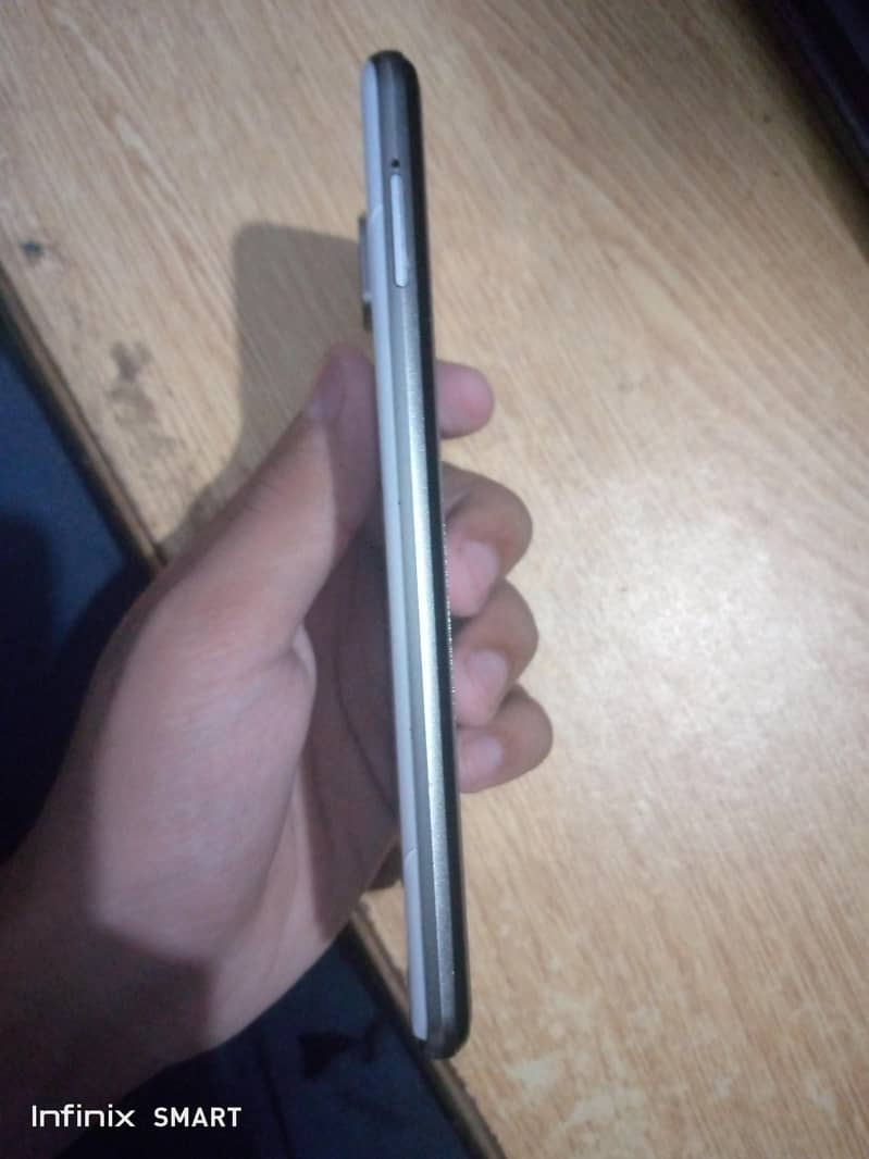 Sharp Aquos R3 3