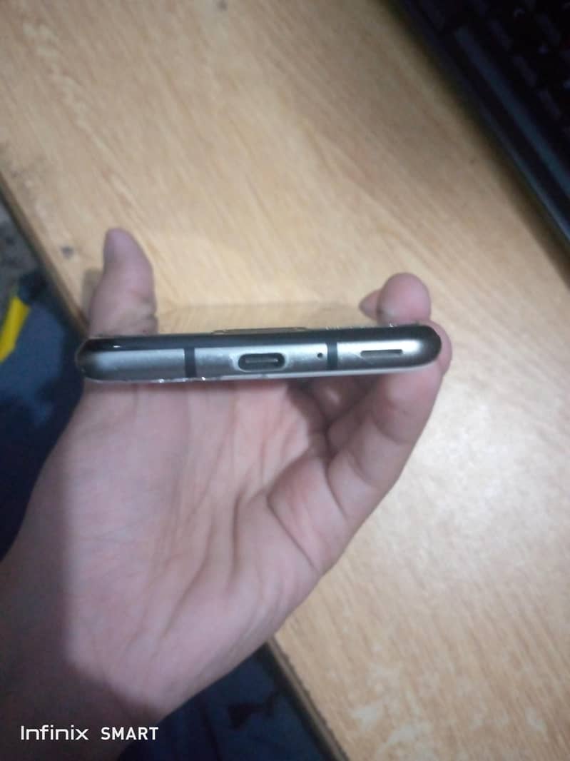 Sharp Aquos R3 5