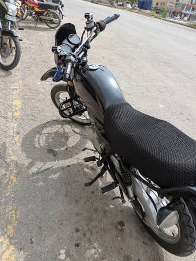 Suzuki GS 150 SE 2021