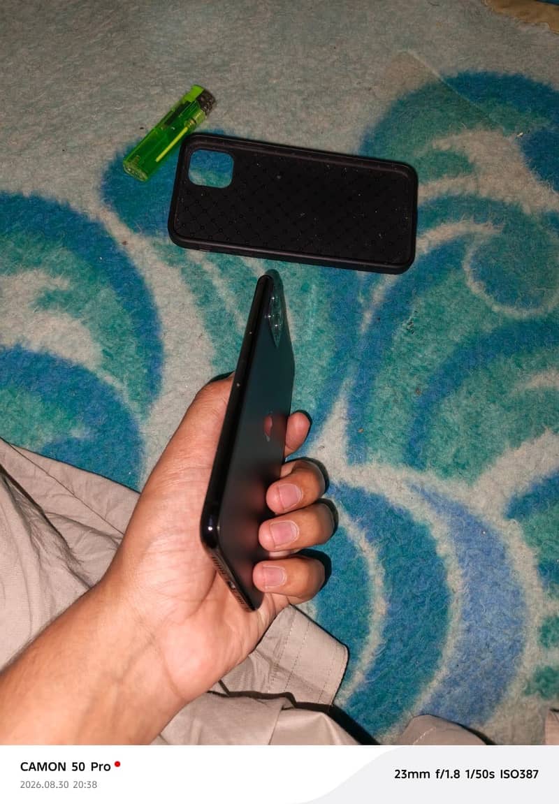 Apple iPhone 11 Pro Max 4