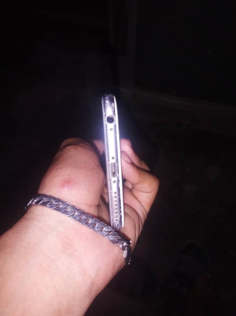 Apple iPhone 6S Plus 4