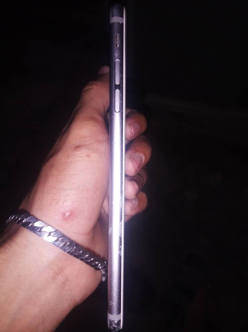 Apple iPhone 6S Plus 5