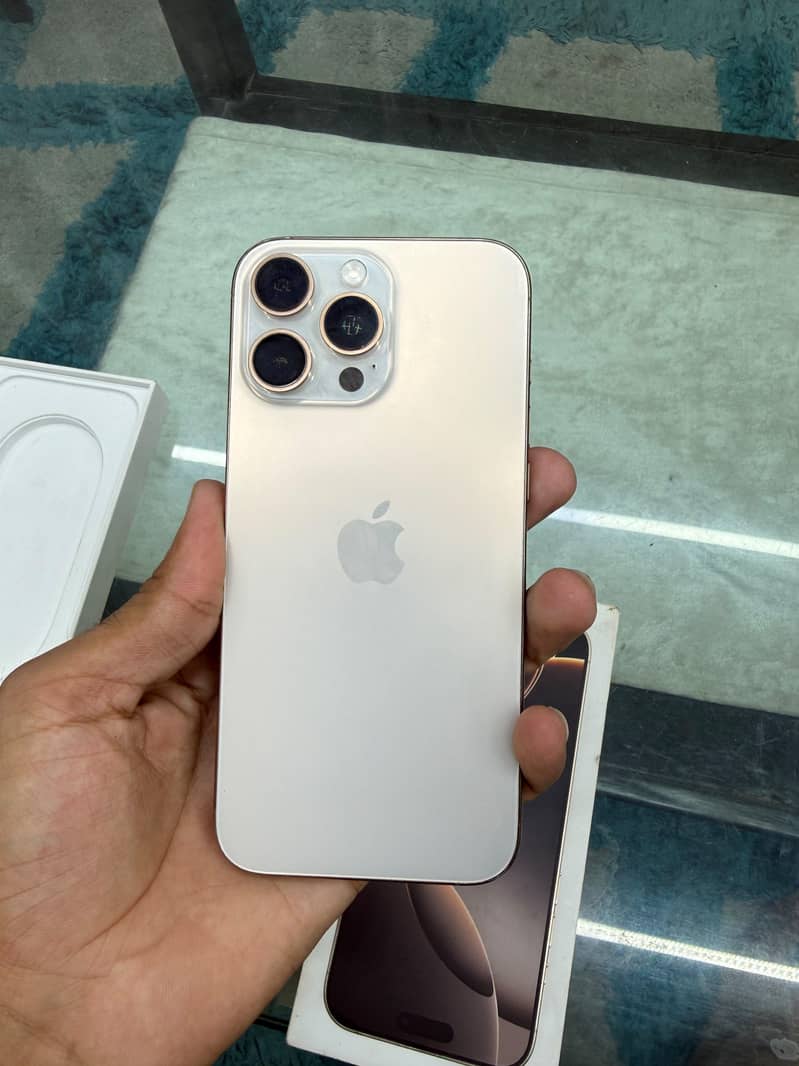 Apple iPhone 16 Pro Max 0