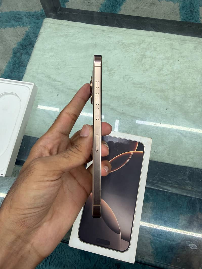 Apple iPhone 16 Pro Max 1