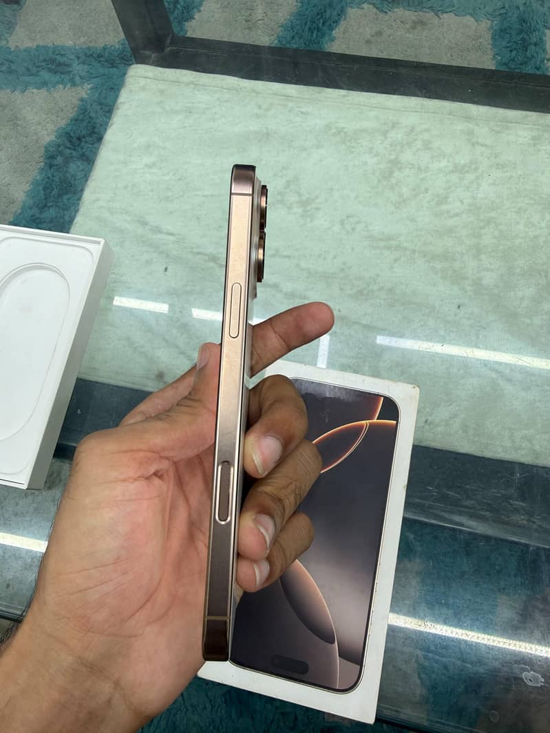 Apple iPhone 16 Pro Max 3