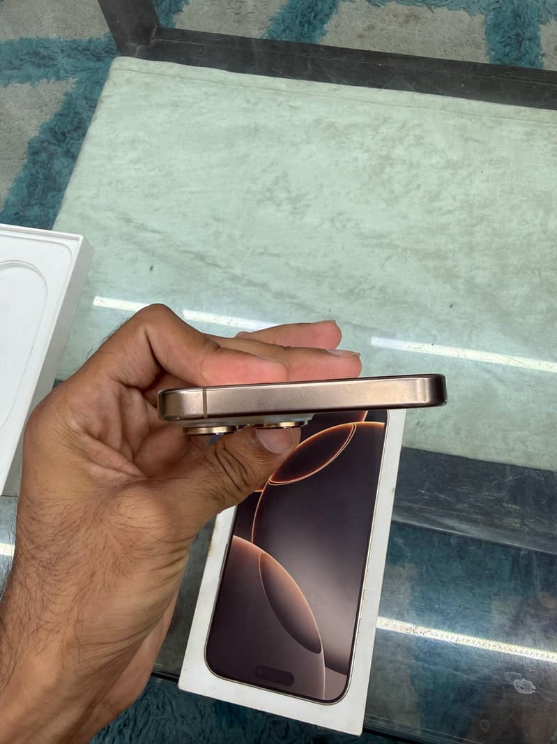 Apple iPhone 16 Pro Max 5