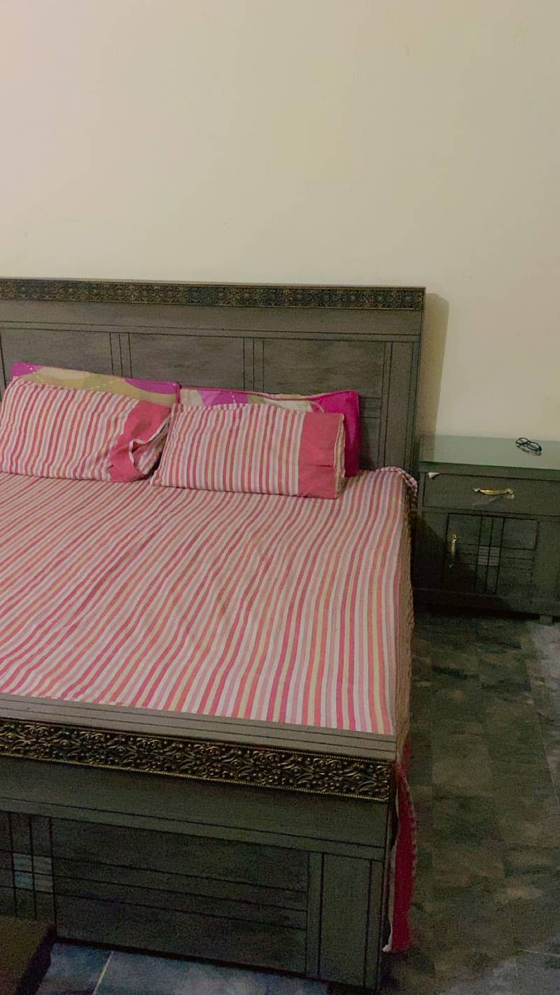 bed dressing side table 1