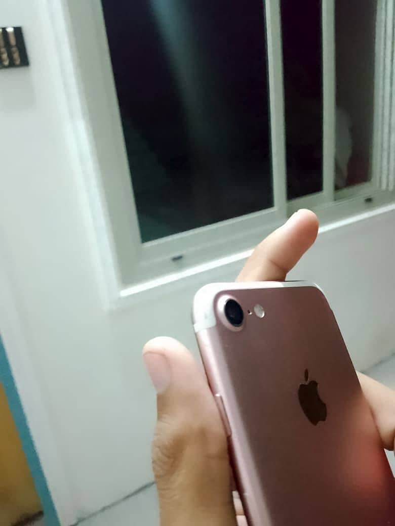 Apple iPhone 7 3