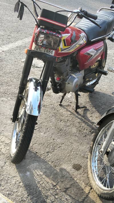Honda CG125 (2019 Model)-in good Condition -All Punjab/RWP Reg.