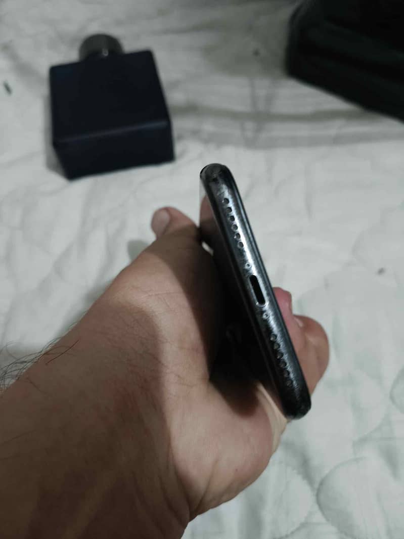 Apple iPhone X 3