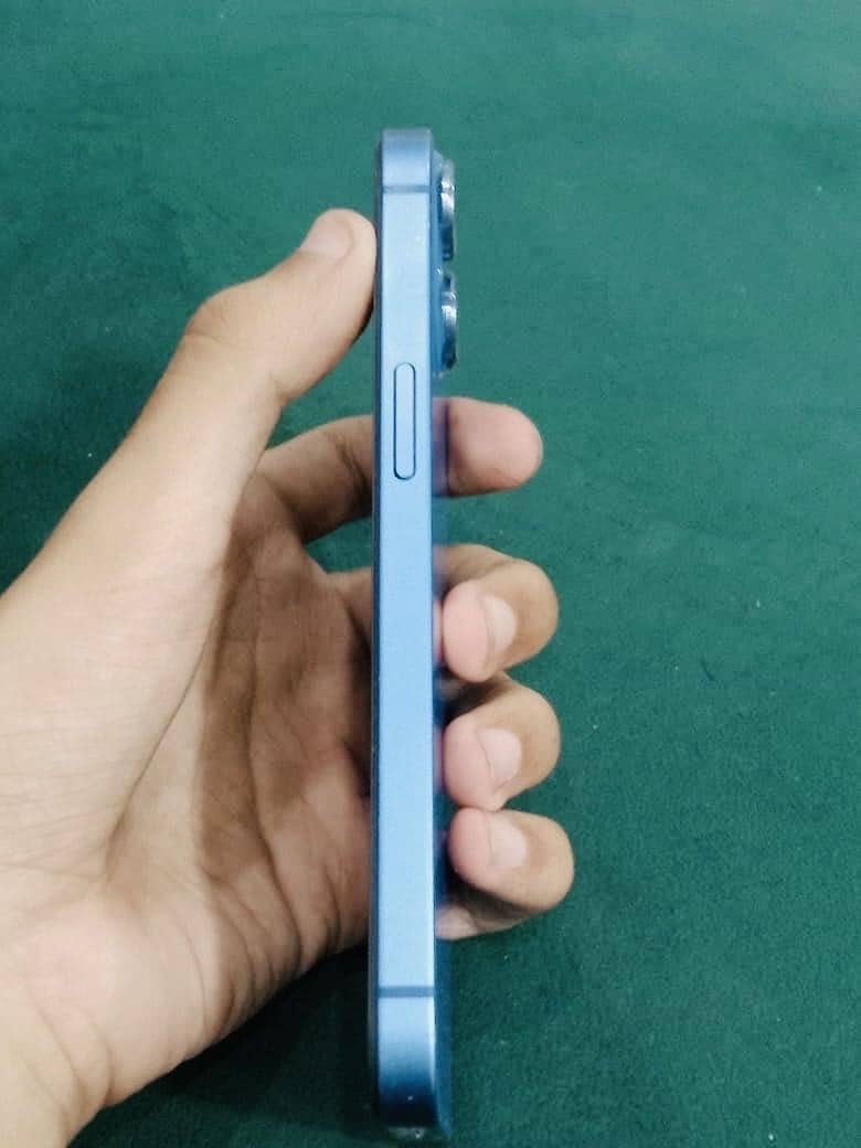 iPhone 13 3